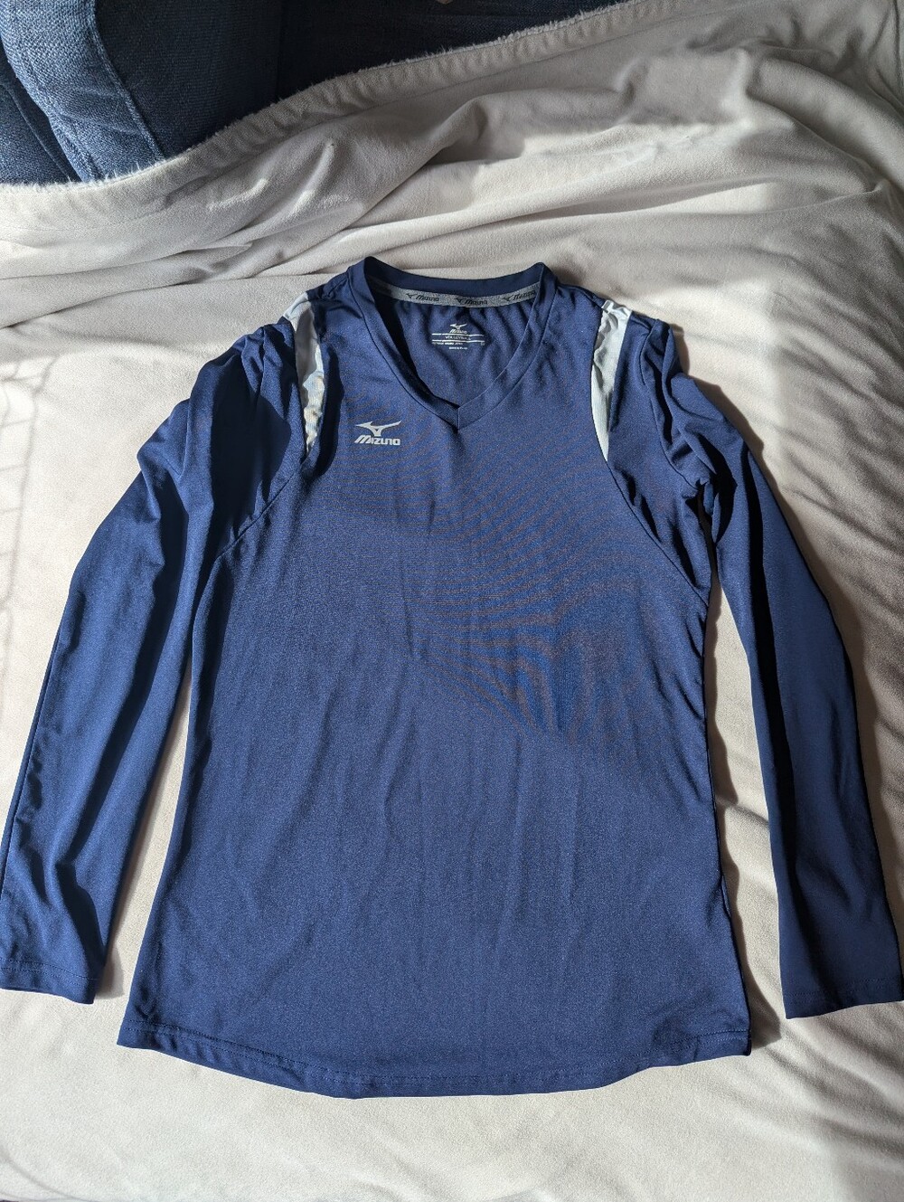 Mizuno Women's Long Sleeve V-Neck Volleyball Jersey in Navy and White - Picture 2 of 15